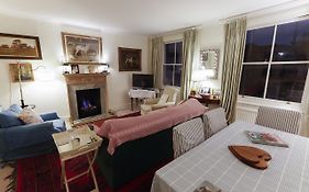 Attractive Chelsea Apartment For Four